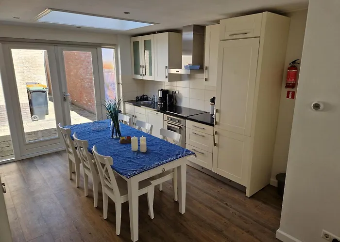 De Noorderzon Дом отдыха *